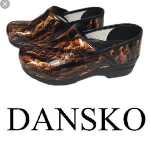 New condition dansko clogs size 10